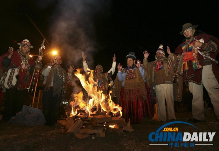 玻利維亞總統(tǒng)乘專機回國 支持者熱烈歡迎（組圖）