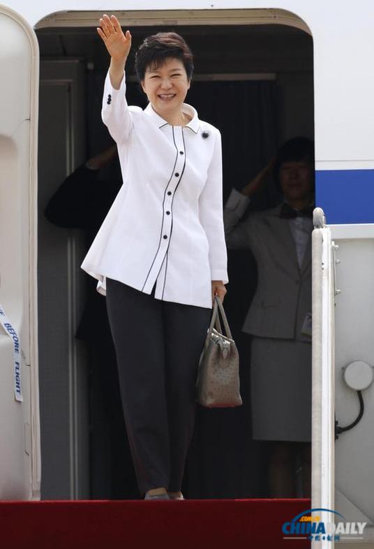 韓國政府大規(guī)?？s減公務費 青瓦臺職員因錢緊怕會客