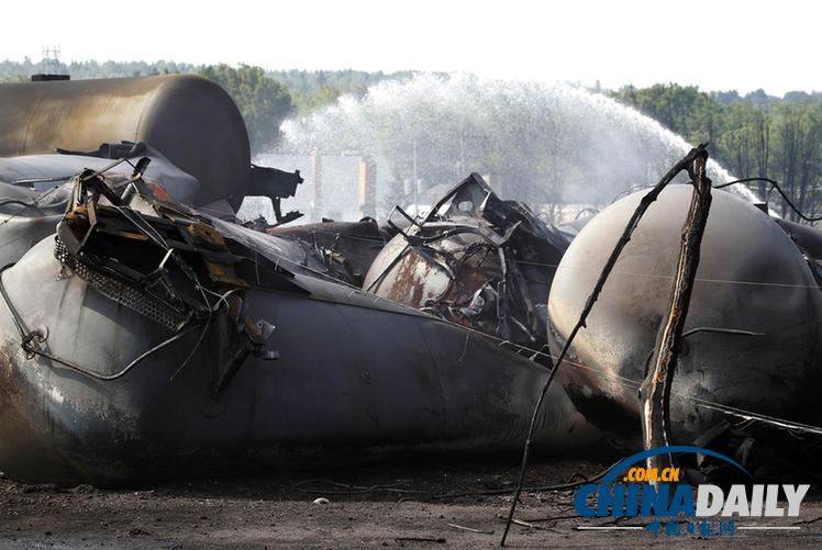 組圖：加拿大油罐列車出軌爆炸五死數(shù)十傷 總理赴現(xiàn)場