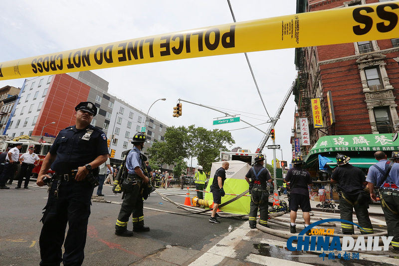 紐約唐人街華人商鋪區(qū)爆炸起火 十余人受傷