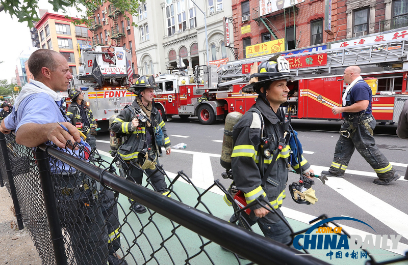 紐約唐人街華人商鋪區(qū)爆炸起火 十余人受傷