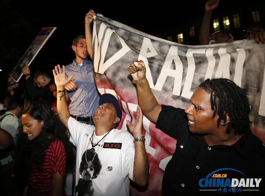 槍殺非洲裔少年嫌犯被裁定無(wú)罪 美國(guó)民眾示威抗議