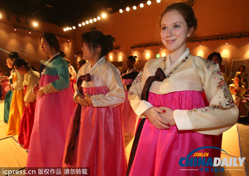 美翻了！韓國女子大學留學生穿韓服學行禮（高清組圖）