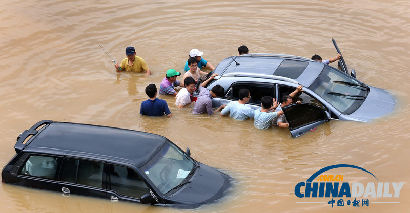 高清組圖：韓國(guó)首爾連日暴雨侵襲市民生活受影響