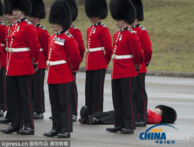 “八一”建軍節(jié)來(lái)臨 盤點(diǎn)各國(guó)“虛弱”大兵（組圖）