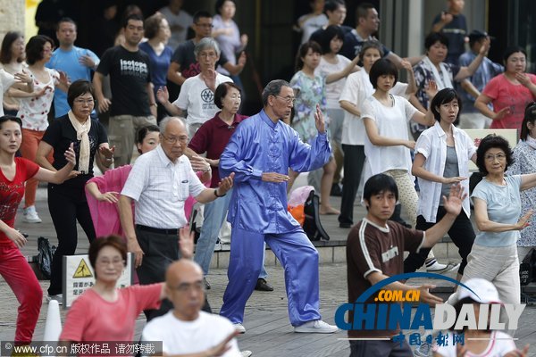 日本東京開(kāi)展太極拳晨練活動(dòng) 數(shù)百民眾參與（組圖）