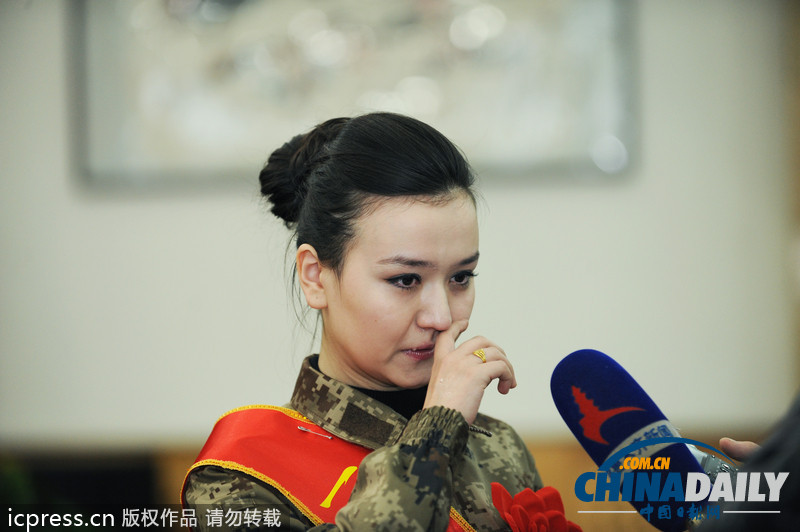 綠色軍營(yíng)柔美風(fēng)景線 盤點(diǎn)世界各國(guó)女兵誰(shuí)最美（組圖）