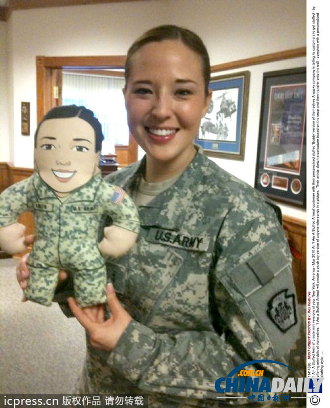 綠色軍營柔美風(fēng)景線 盤點世界各國女兵誰最美（組圖）