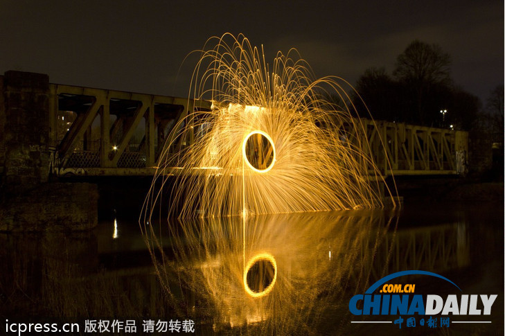 沉浸夢(mèng)幻光影世界 英國(guó)廢棄建筑獲新生