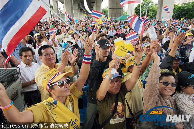 他信反對者抗議泰國特赦法案 與警察激烈沖突（圖）