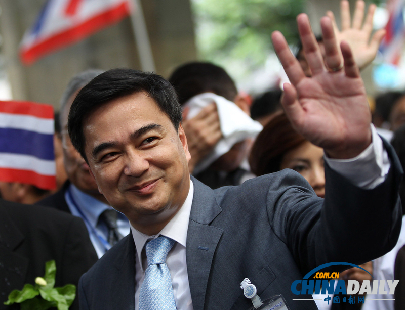 他信反對(duì)者抗議泰國特赦法案 與警察激烈沖突（圖）