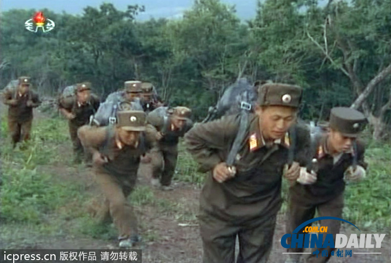 朝鮮欲建滑雪場 軍人響應(yīng)號召爬山運(yùn)送物資
