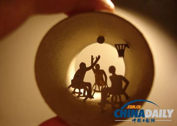 衛(wèi)生紙筒內(nèi)別有天地 法國藝術(shù)家紙筒內(nèi)打造精細(xì)小世界