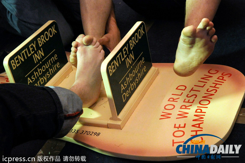耳朵拔河、叼豬蹄、咬龍蝦 看各國另類民間比賽（組圖）