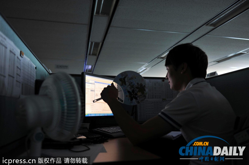 韓電力交易所關(guān)空調(diào)節(jié)電 辦公室內(nèi)溫度高達(dá)32.6度