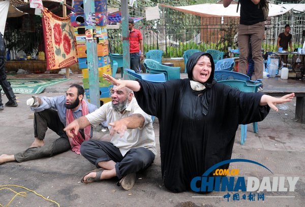 埃及對(duì)穆?tīng)栁髦С终咔鍒?chǎng) 穆兄會(huì)稱(chēng)數(shù)百人亡（組圖）