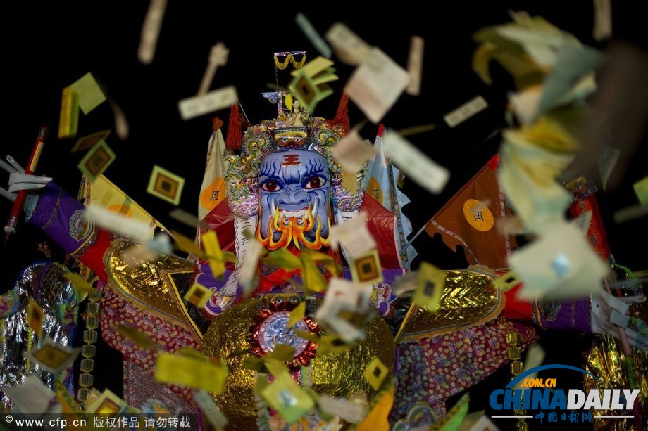 馬來(lái)西亞華裔迎“鬼節(jié)” 民眾“驚悚”狂歡（高清組圖）