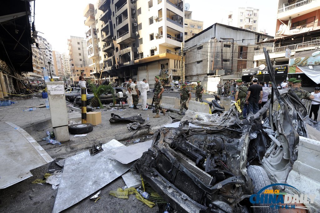 黎巴嫩政府調(diào)查爆炸現(xiàn)場 死傷300多人（高清組圖）
