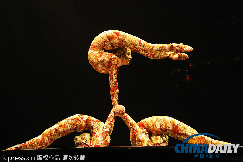 對折扭曲！看女人能把身體折騰成啥樣