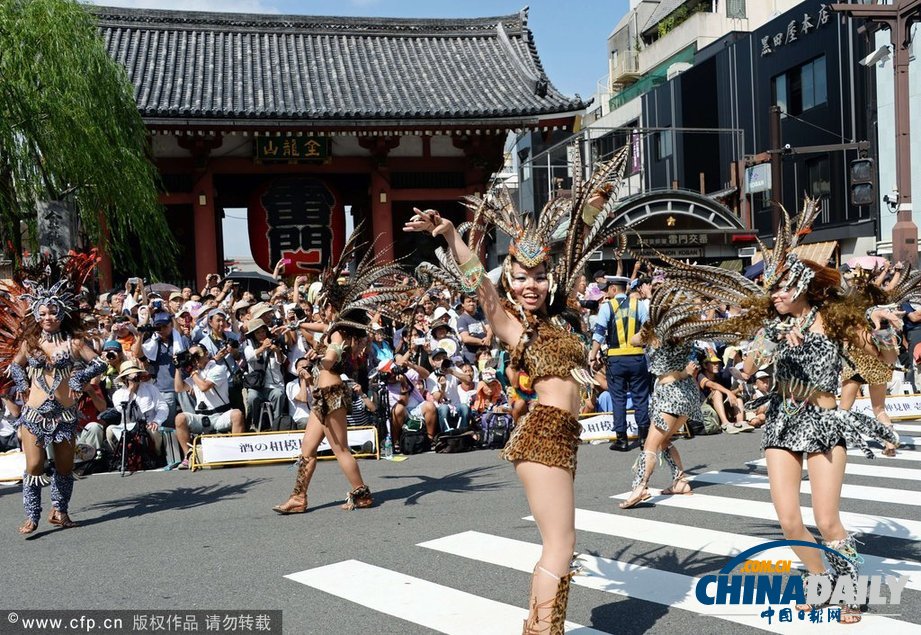 日本東京舉辦桑巴狂歡節(jié)大賽 50萬(wàn)市民到場(chǎng)觀看（高清組圖）