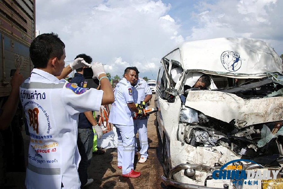 泰國(guó)發(fā)生車禍 3人死亡包括1名中國(guó)游客（組圖）
