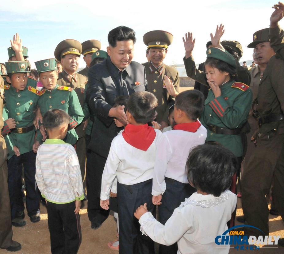 金正恩再次訪問(wèn)曾炮擊延坪島的朝鮮部隊(duì)（高清組圖）