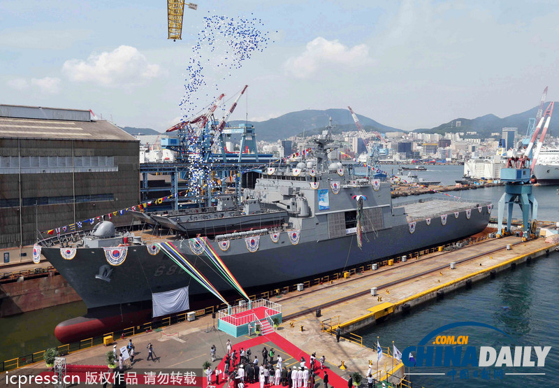 韓國(guó)新一代登陸艦“天王峰”下水 2015年實(shí)戰(zhàn)部署（組圖）