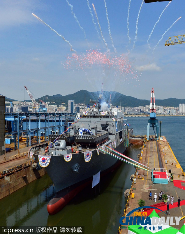 韓國新一代登陸艦“天王峰”下水 2015年實戰(zhàn)部署（組圖）