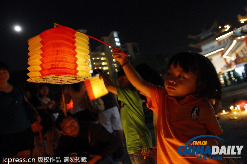 遙望明月共此時(shí) 看各國(guó)中秋節(jié)習(xí)俗