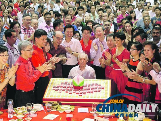 新加坡前總理李光耀90歲大壽 議員為其舉行慶祝會(huì)