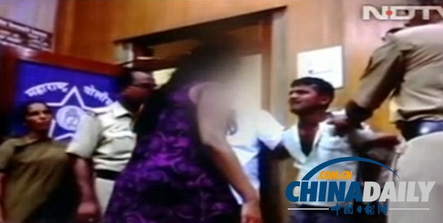 印度女護(hù)士火車上險被強(qiáng)奸 警察局內(nèi)狠摑嫌犯（圖）