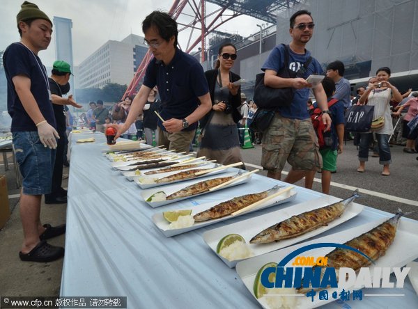 日本地震災(zāi)區(qū)為感恩燒烤5千秋刀魚 東京市民免費享用