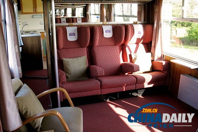 英國(guó)夫婦將舊車廂改造成旅館 有廚房和中央供暖