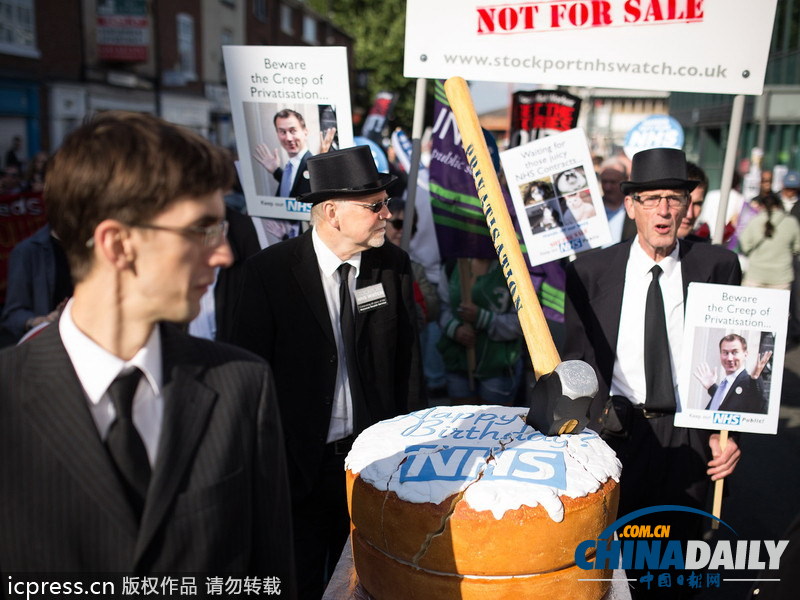 英國(guó)民眾集會(huì)抗議政府削減各項(xiàng)支出
