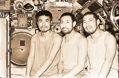 揭秘中國(guó)80年代潛艇遠(yuǎn)航：每天一杯水胡子像大仙