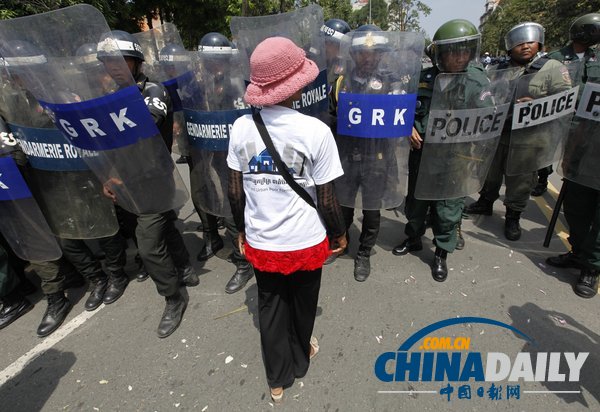 柬埔寨寮屋民眾集會紀念世界住房日到來 與警方對峙（組圖）