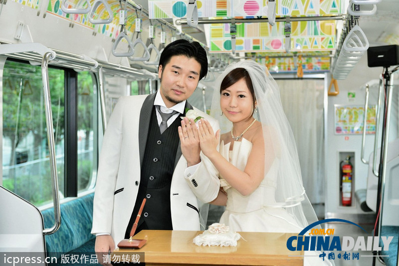 日本新人舉行獨特婚禮 “包下輕軌”環(huán)游東京