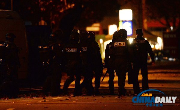 德國餐館發(fā)生劫持事件 槍手綁架十余人與警察對(duì)峙（組圖）