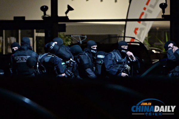德國(guó)餐館發(fā)生劫持事件 槍手綁架十余人與警察對(duì)峙（組圖）