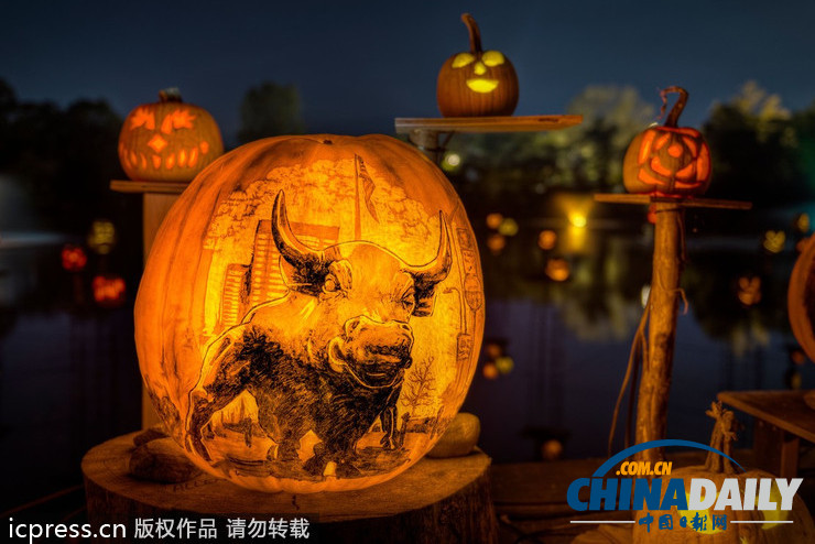 美國舉行創(chuàng)意南瓜燈展 數千作品讓人眼花繚亂