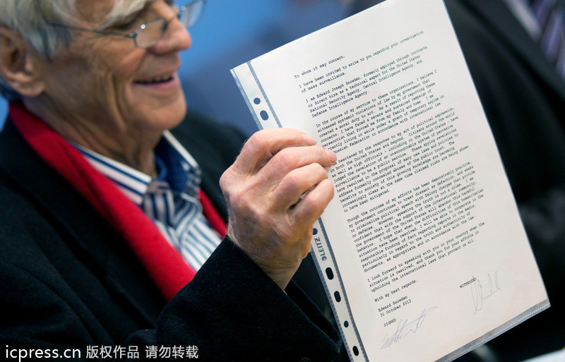 斯諾登與德國議員會(huì)面 議員事后炫耀斯諾登親筆信