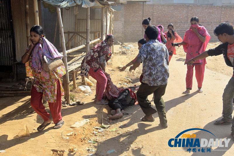 孟加拉國紡織工暴動(dòng) 造成數(shù)十人死亡百家工廠關(guān)閉