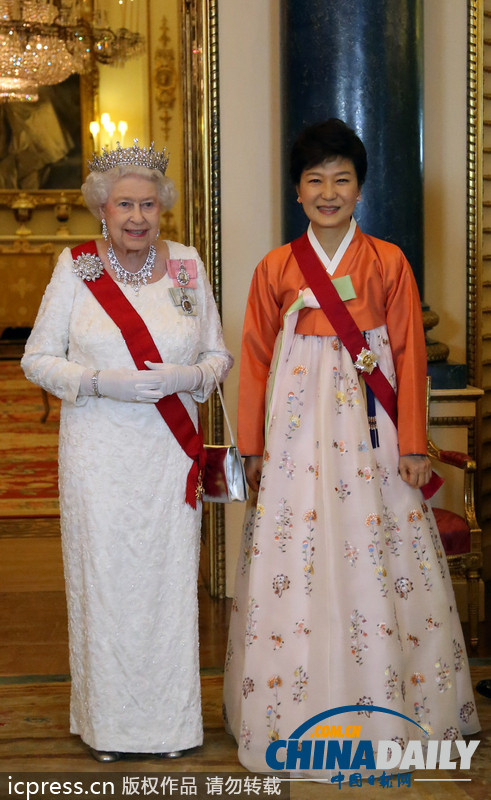 朝鮮批樸槿惠掀“裙子妖風(fēng)” 像“無知村婦”