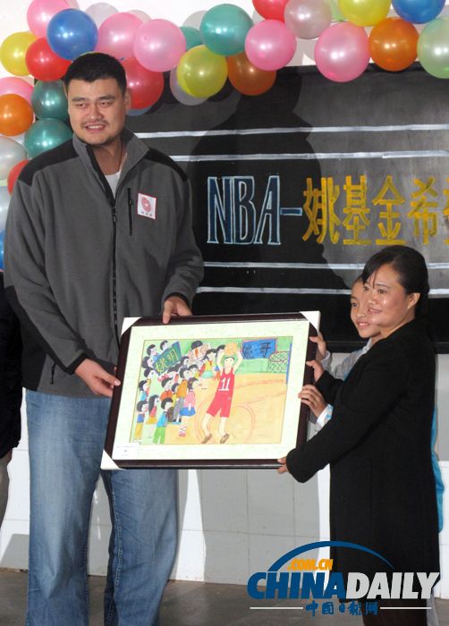 姚明最近在忙啥？宣傳自有品牌、出席希望小學(xué)典禮
