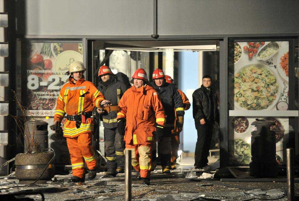 拉脫維亞首都一超市樓頂坍塌 數(shù)十人死傷（組圖）