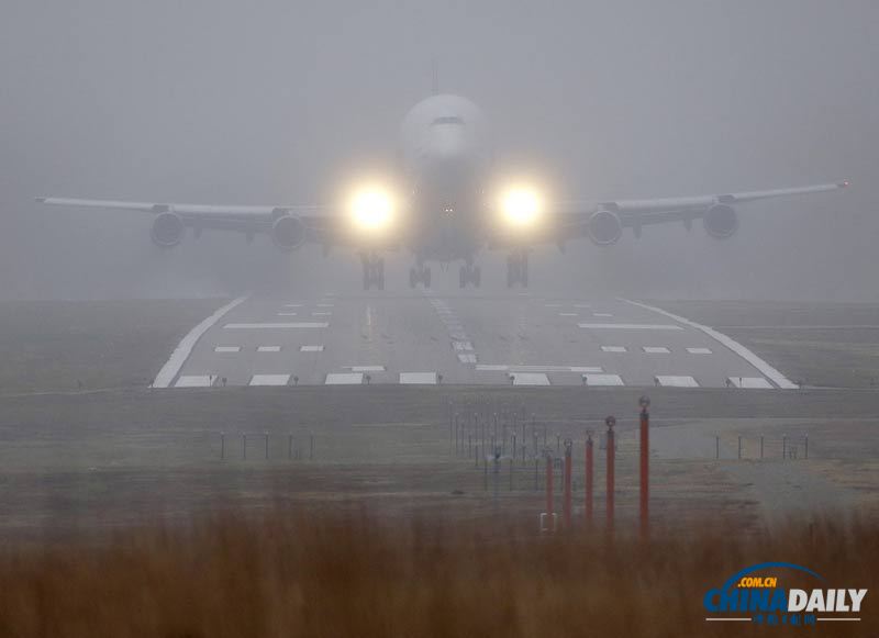 一架波音747運(yùn)輸機(jī)錯(cuò)降機(jī)場(chǎng) 一度被困美國(guó)堪薩斯