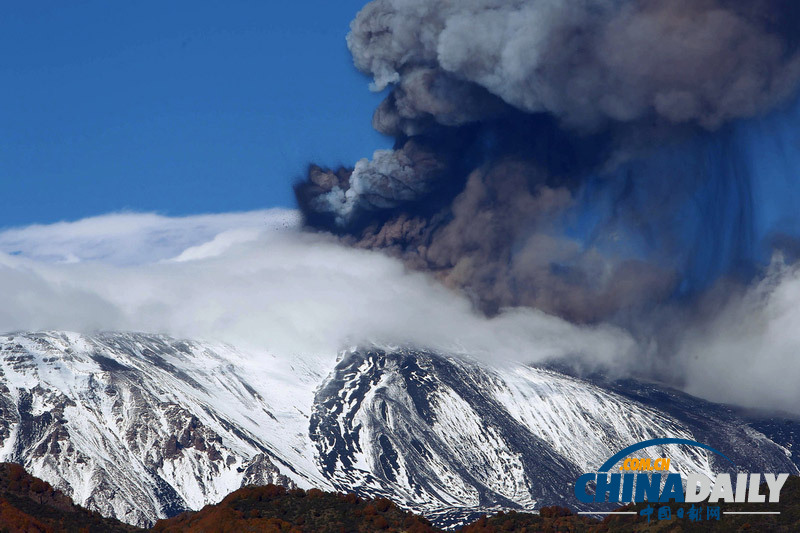 意大利火山再次噴發(fā)遮天蔽日
