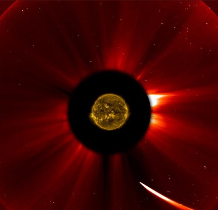 追日“世紀(jì)彗星”核心或留存 可能再綻光芒(圖)