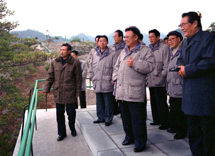 朝鮮機(jī)關(guān)報刊登圖文 紀(jì)念金正日逝世兩周年