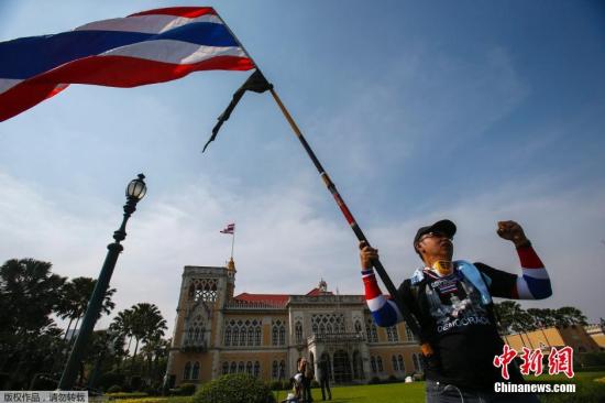 泰國總理英拉稱政府愿與反對派談判以結(jié)束危機